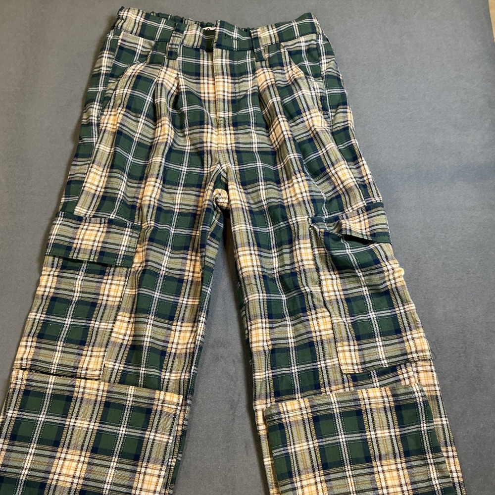 SO Juniors High Rise Cargo Pants Size 3 Green Plaid Plaid Utility Straight Leg